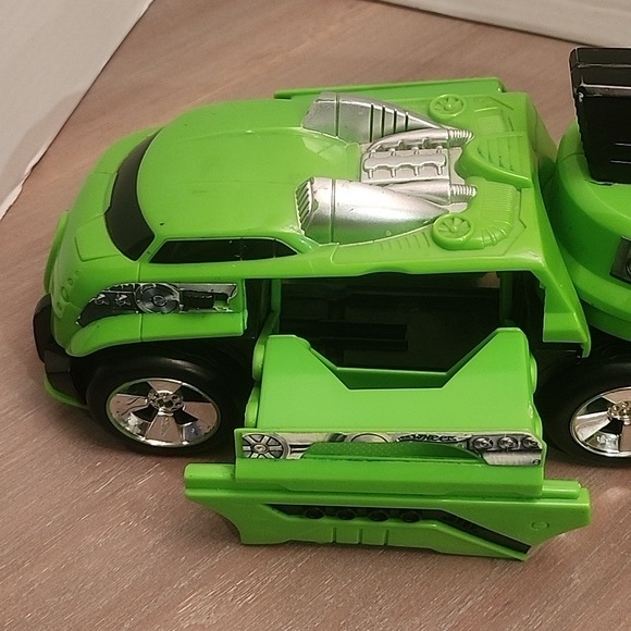 2004 Hot Wheels Green Super Transporter - Picture 4 of 7